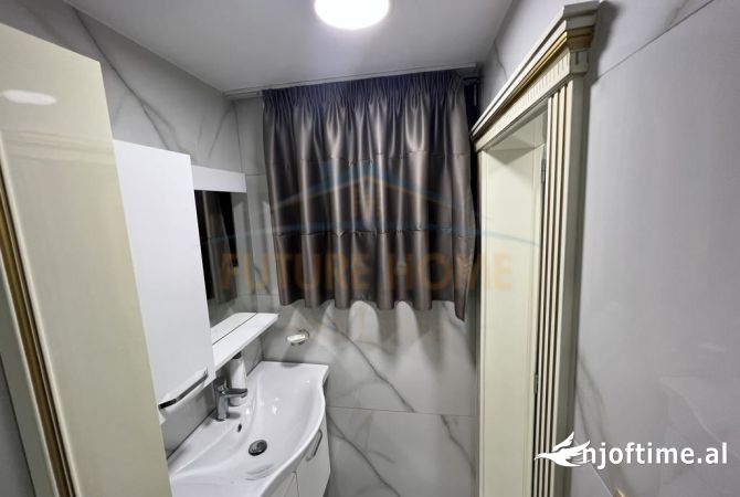 Shitet, Bujtine, prane Pazarit, Korce(KO28070).