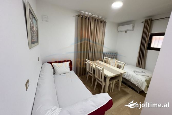 Shitet, Bujtine, prane Pazarit, Korce(KO28070).