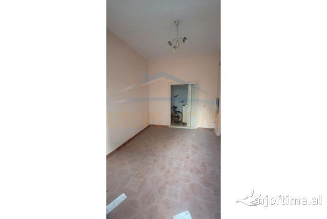 Ambient biznesi me qera 1+1 ne Korce - 100 Euro