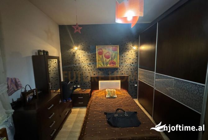 Shtepi ne shitje Apartament ne Korce, 2+1, Mobilimi E mobiluar, Pagesa 112,000  Euro.