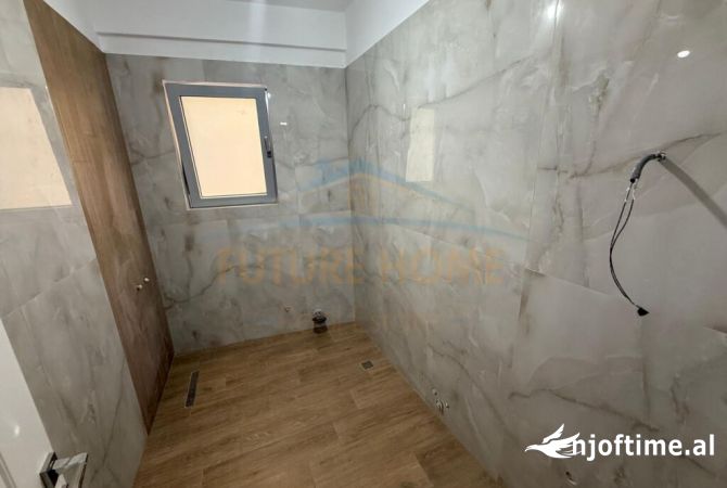 Shtepi me qera Apartament ne Korce, 3+1, Mobilimi Bosh, pa mobiluar, Pagesa 300  Euro.