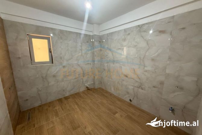 Shtepi me qera Apartament ne Korce, 3+1, Mobilimi Bosh, pa mobiluar, Pagesa 300  Euro.