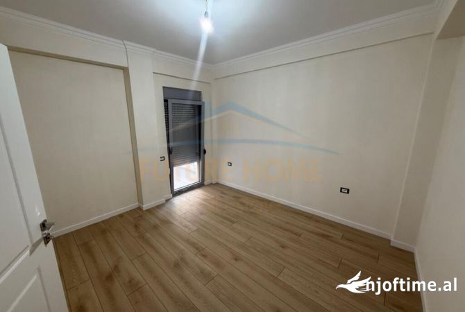 Shtepi me qera Apartament ne Korce, 3+1, Mobilimi Bosh, pa mobiluar, Pagesa 300  Euro.