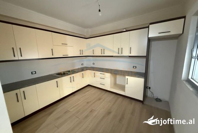 Shtepi me qera 3+1 ne Korce - 300 Euro