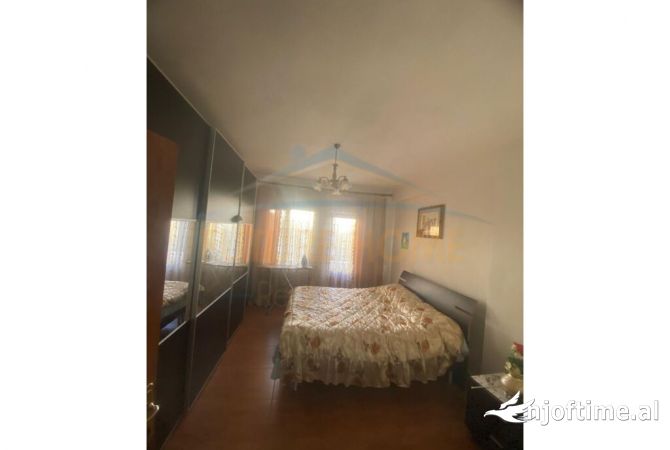 Shtepi ne shitje Shtepi Private ne Korce, 4+1, Mobilimi E mobiluar, Pagesa 200,000  Euro.