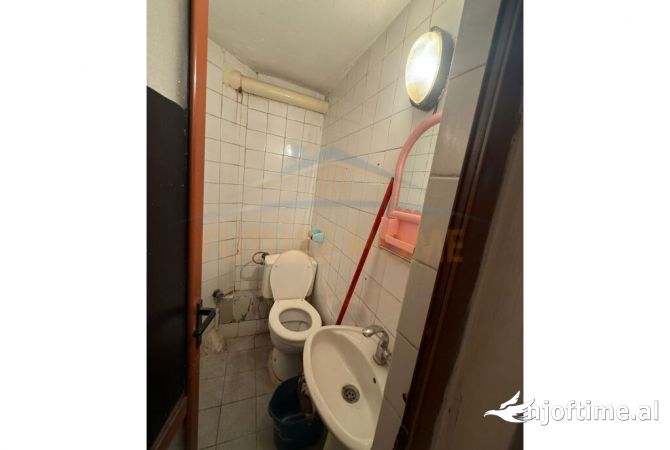 Shitet, Ambient Biznesi, Lagjia 9, Korce (KO47316)