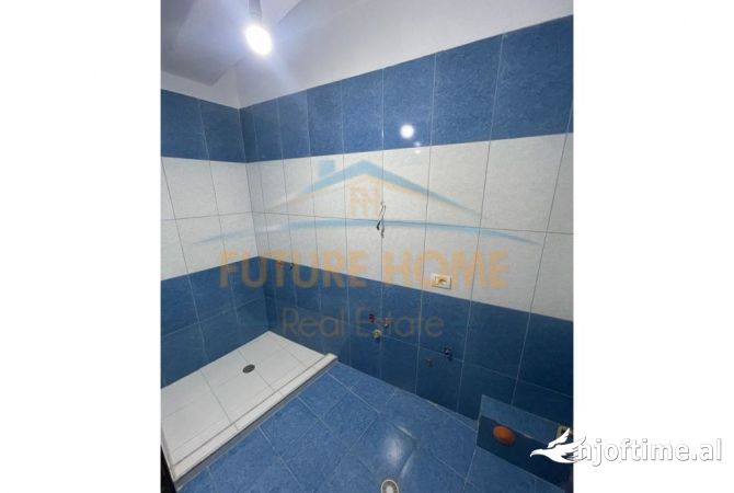 Shtepi me qera Apartament ne Korce, 2+1, Mobilimi Bosh, pa mobiluar, Pagesa 300  Euro.