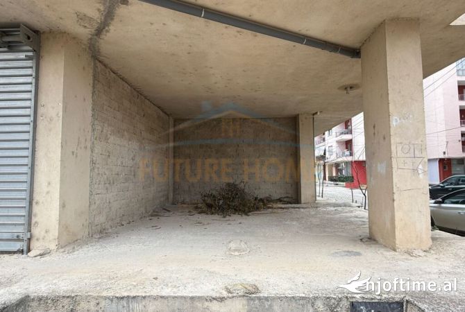 Ambiente Commerciale in Vendita 1+1 a Pogradec - 120,000 Euro