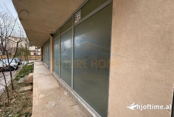 Shitet, Ambient Biznesi, 1 Maji, Pogradec.(KO47135)