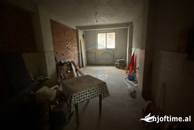 Shitet, Njesi Biznesi, Lagjia 10, Korce(KO46982)