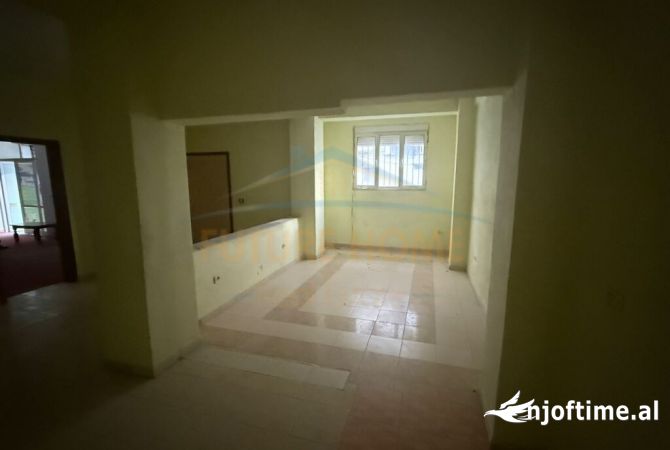 Ambient biznesi ne shitje 1+1 ne Korce - 97,000 Euro