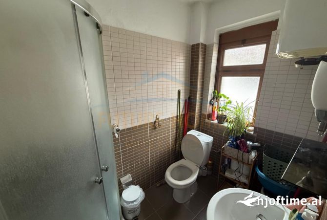 Shtepi ne shitje Apartament ne Korce, 1+1, Mobilimi E mobiluar, Pagesa 37,000  Euro.