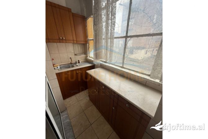 Shtepi ne shitje Apartament ne Korce, 3+1, Mobilimi E mobiluar, Pagesa 44,000  Euro.