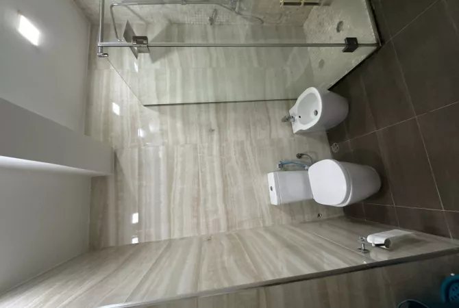 Shtepi me qera Apartament ne Tirane, 2+1, Mobilimi E mobiluar, Pagesa 650  Euro.