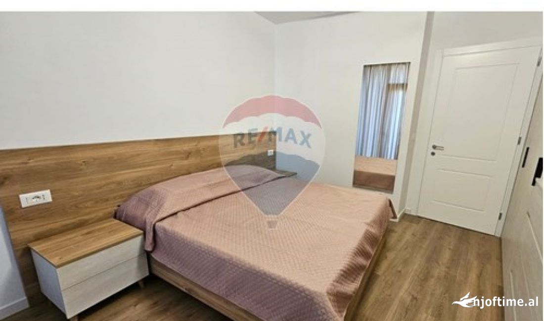 Shtepi me qera Apartament ne Tirane, 1+1, Mobilimi E mobiluar, Pagesa 1,000  Euro.
