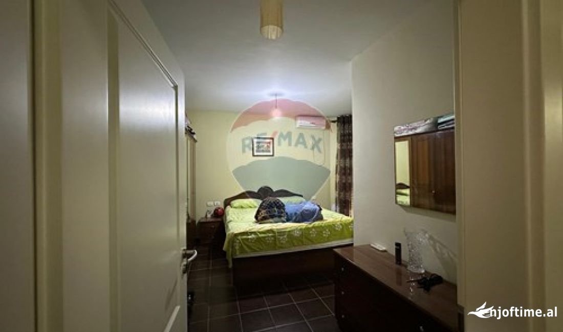 Shtepi ne shitje Apartament ne Tirane, 2+1, Mobilimi E mobiluar, Pagesa 213,500  Euro.