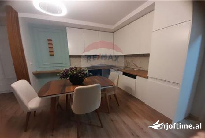 Shtepi me qera 2+1 ne Tirane - 1,000 Euro