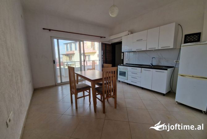 Shtepi me qera 2+1 ne Tirane - 430 Euro
