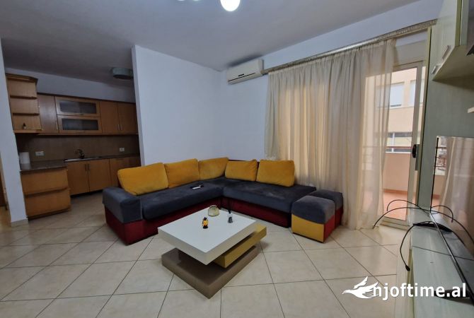 Shtepi me qera 2+1 ne Tirane - 50,000 Leke