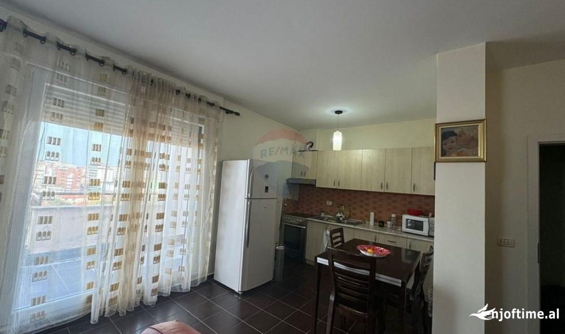 Shtepi ne shitje Apartament ne Tirane, 2+1, Mobilimi E mobiluar, Pagesa 199,000  Euro.