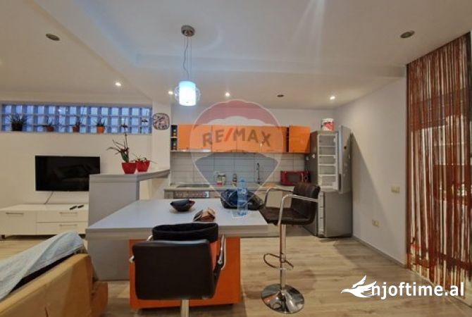 Ambient biznesi me qera 3+1 ne Tirane - 650 Euro