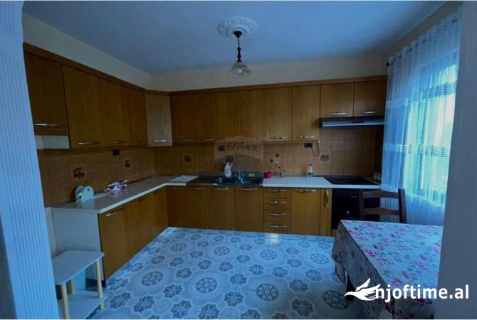 Shtepi me qera 2+1 ne Tirane - 350 Euro