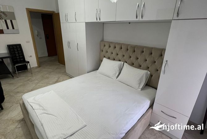 Shtepi me qera Garsoniere ne Tirane - 450 Euro