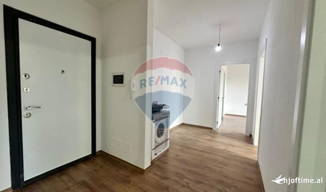 Shtepi ne shitje Apartament ne Tirane, 1+1, Mobilimi Bosh, pa mobiluar, Pagesa 184,000  Euro.