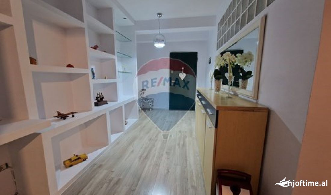 Shtepi me qera Apartament ne Tirane, 1+1, Mobilimi Pjeserisht e mobiluar, Pagesa 650  Euro.