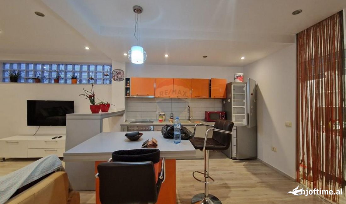 Shtepi me qera Apartament ne Tirane, 1+1, Mobilimi E mobiluar, Pagesa 650  Euro.