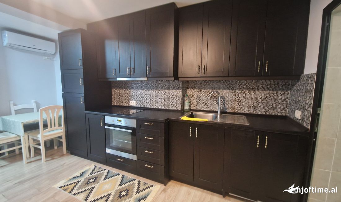 Shtepi me qera Apartament ne Tirane, 1+1, Mobilimi E mobiluar, Pagesa 450  Euro.