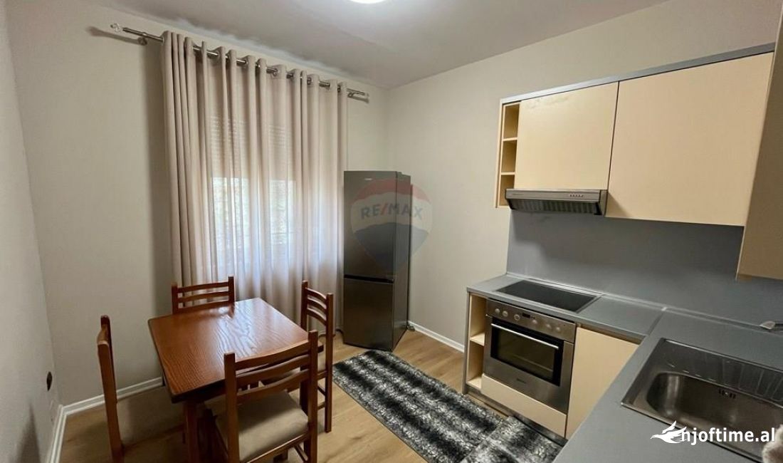 Shtepi me qera Apartament ne Tirane, 1+1, Mobilimi E mobiluar, Pagesa 650  Euro.