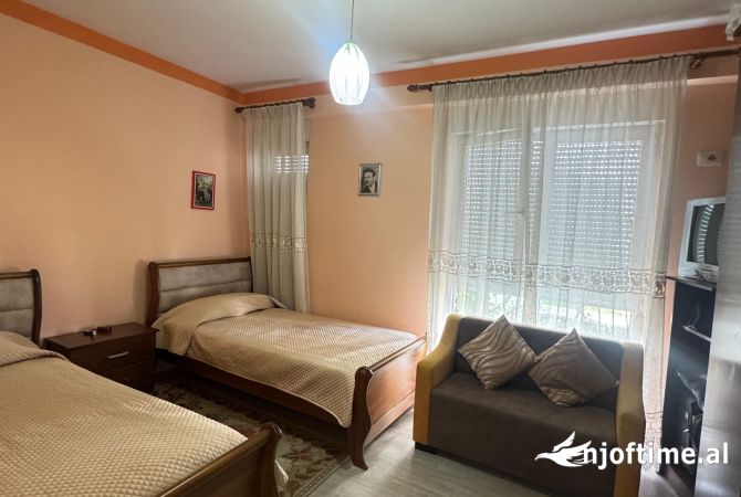 Shtepi ne shitje Apartament ne Tirane, 2+1, Mobilimi E mobiluar, Pagesa 230,000  Euro.