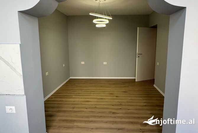 Shtepi ne shitje Apartament ne Tirane, 2+1, Mobilimi Bosh, pa mobiluar, Pagesa 179,000  Euro.