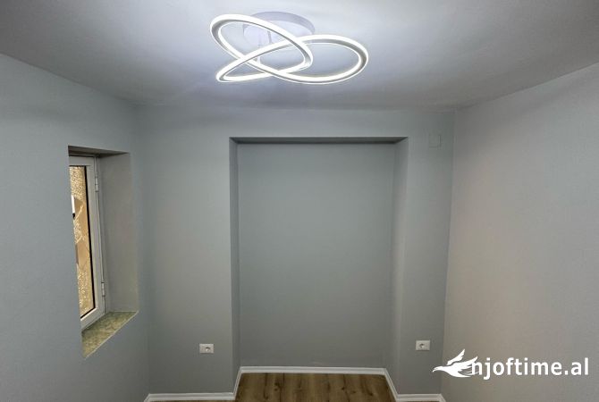 Shtepi ne shitje Apartament ne Tirane, 2+1, Mobilimi Bosh, pa mobiluar, Pagesa 179,000  Euro.