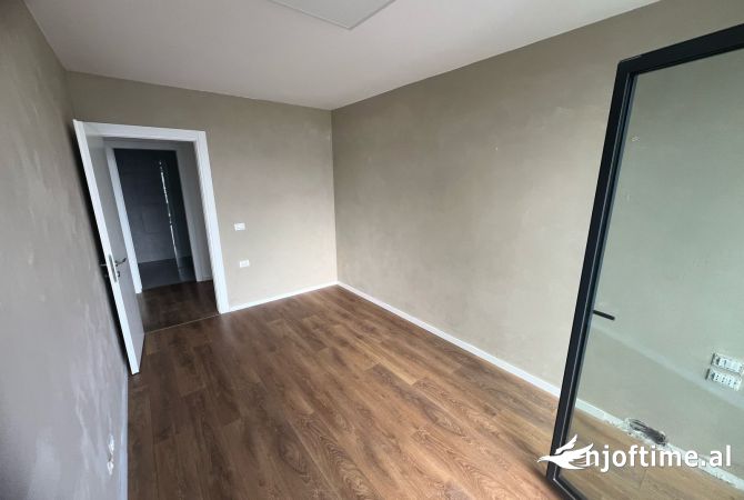 Ambient biznesi me qera 3+1 ne Tirane - 1,600 Euro