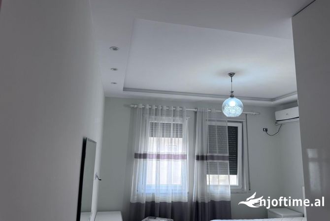 Shtepi me qera Apartament ne Tirane, 3+1, Mobilimi E mobiluar, Pagesa 650  Euro.