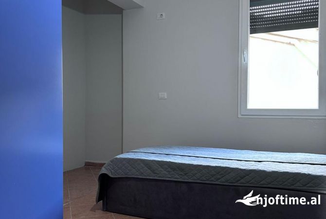 Shtepi me qera Apartament ne Tirane, 3+1, Mobilimi E mobiluar, Pagesa 650  Euro.