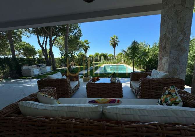 Shtepi ne shitje 7+1 ne Durres - 2,700,000 Euro