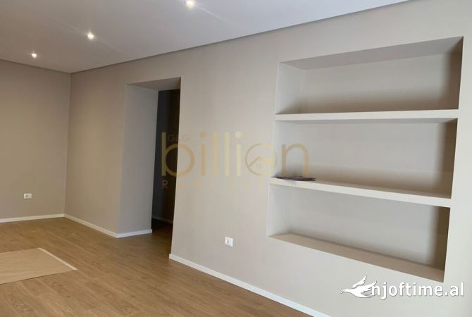 Ambient biznesi me qera 3+1 ne Tirane - 950 Euro