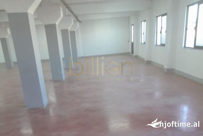 Ambient biznesi me qera 4+1 ne Tirane - 1,500 Euro