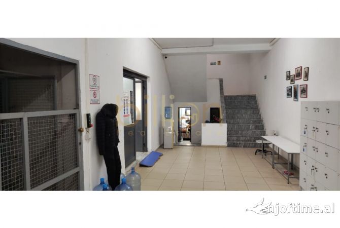 Ambient biznesi me qera 4+1 ne Tirane - 2,850 Euro