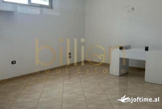 Ambient biznesi me qera 3+1 ne Tirane - 700 Euro