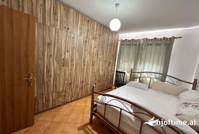 Shtepi ne shitje Apartament ne Tirane, 3+1, Mobilimi Pjeserisht e mobiluar, Pagesa 217,000  Euro.
