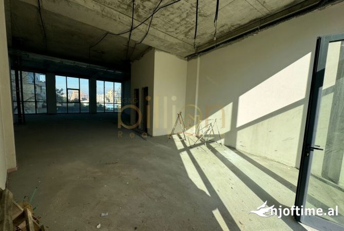 Ambient biznesi me qera 3+1 ne Tirane - 3,800 Euro