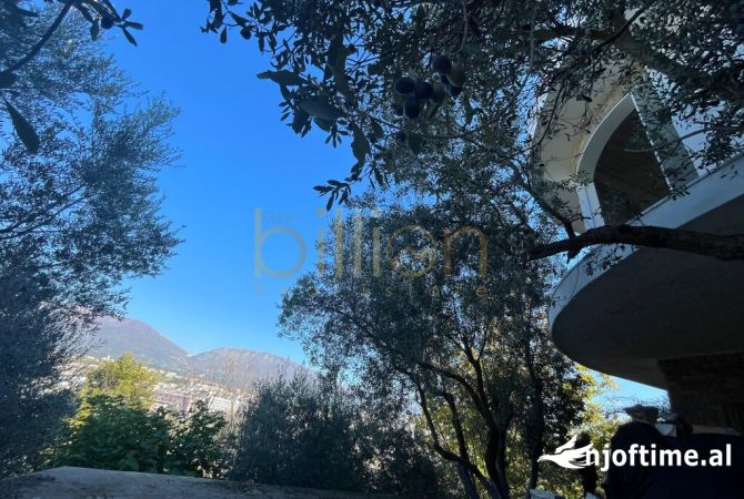 Shtepi ne shitje Vila Luksoze ne Tirane, 5+1, Mobilimi Bosh, pa mobiluar, Pagesa 872,000  Euro.