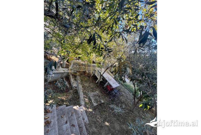 Shtepi ne shitje Vila Luksoze ne Tirane, 5+1, Mobilimi Bosh, pa mobiluar, Pagesa 872,000  Euro.