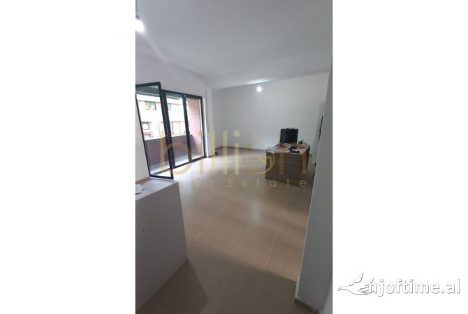 Shtepi ne shitje Apartament ne Tirane, 3+1, Mobilimi Bosh, pa mobiluar, Pagesa 256,434  Euro.
