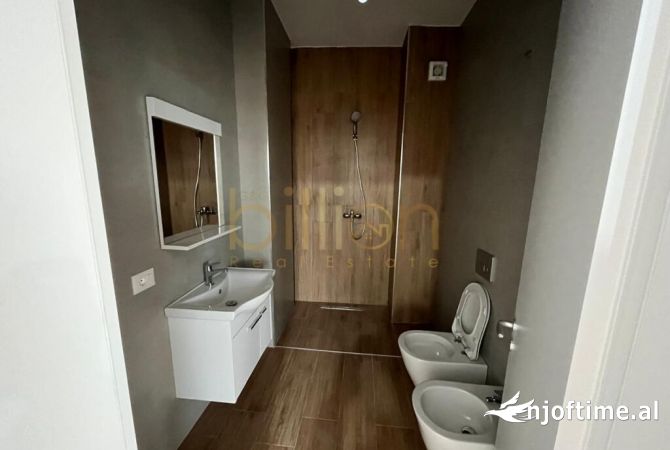 Shtepi me qera Apartament ne Tirane, 2+1, Mobilimi Bosh, pa mobiluar, Pagesa 900  Euro.