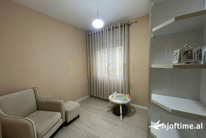 Shtepi me qera Apartament ne Tirane, 2+1, Mobilimi E mobiluar, Pagesa 700  Euro.